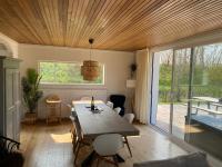Posezení v ubytování Family bungalow with garden for 6-8 people