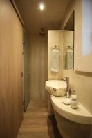 Kúpeľňa v ubytovaní Villa Pefka, By Hellocrete