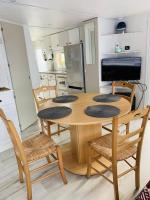 a wooden table and chairs in a kitchen with a table and chairsktop at Mobil-home 4 personnes 400m de la mer in Berck-sur-Mer