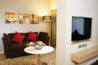 TV a/nebo společenská místnost v ubytování Novotel Suites Mall Avenue Dubai