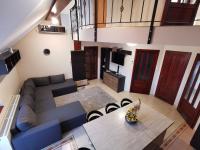 Televízia a/alebo spoločenská miestnosť v ubytovaní Galery Apartman