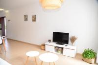 Televízia a/alebo spoločenská miestnosť v ubytovaní Apartamentos CostaMar 1; Apartamento nº11