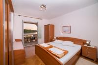 Posteľ alebo postele v izbe v ubytovaní Apartment in Kampor with sea view, balcony, air conditioning, WiFi (4838-2)
