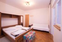 Posteľ alebo postele v izbe v ubytovaní Apartment in Kampor with sea view, balcony, air conditioning, WiFi (4838-2)