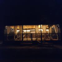 Budova, v ktorej sa kemping nachádza