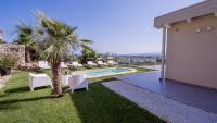 Basen w obiekcie Villa Aura 6, Emma Villas lub w pobliżu
