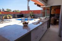 Balkón alebo terasa v ubytovaní Villa privada de lujo con piscina Villa Wabi Sabi