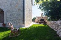 Vonkajšia záhrada v ubytovaní Stone House Iva