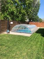 Basen w obiekcie Aida Apartman Siófok lub w pobliżu
