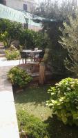 Vonkajšia záhrada v ubytovaní Apartments Vojka