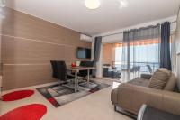 Televízia a/alebo spoločenská miestnosť v ubytovaní Apartments Villa Adore