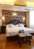 a bedroom with a large bed with bookshelves at Hotel Saturnia &amp; International in Venice