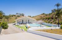 Bazén v ubytovaní Cubo's Villa Loft Monte Perdido alebo v jeho blízkosti