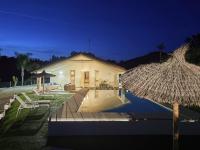 Bazén v ubytovaní Cubo's Villa Loft Monte Perdido alebo v jeho blízkosti