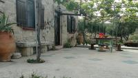 an outdoor patio with a table and a building at TRADITIONAL HOUSE MARIA in Azoyirás