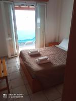Postel nebo postele na pokoji v ubytování Agios Georgios - 2 Beds - Sleeps 5 - Free Parking