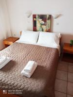 Postel nebo postele na pokoji v ubytování Agios Georgios - 2 Beds - Sleeps 5 - Free Parking