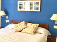 A bed or beds in a room at ROC MAR 4 3A - Apartamento cerca del centro y de la playa - terraza con vistas al mar y al puerto