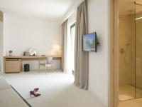 Televízia a/alebo spoločenská miestnosť v ubytovaní Hotel Kompas