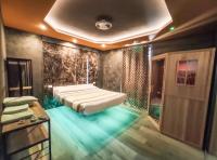 Posteľ alebo postele v izbe v ubytovaní Garda fantasy green jacuzzi sauna piscina