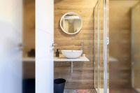 A bathroom at Valencia Playa