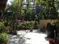 Vonkajšia záhrada v ubytovaní Apartment Sorrento 1