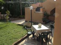 Vonkajšia záhrada v ubytovaní Apartment Sorrento 1