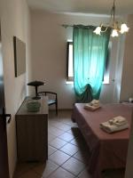 A bed or beds in a room at Val Giardino Vintage Cottage