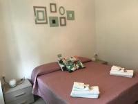 A bed or beds in a room at Val Giardino Vintage Cottage