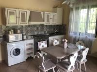 A kitchen or kitchenette at Val Giardino Vintage Cottage