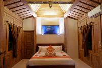 Blue Harbor Beachfront Villas & Resto thumbnail 9