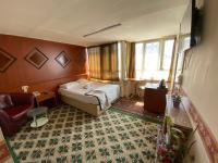 TV a/nebo společenská místnost v ubytování Kadikoy Kervansaray Hotel