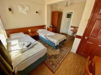 Postel nebo postele na pokoji v ubytování Kadikoy Kervansaray Hotel