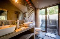 Umkumbe Bush Lodge - Luxury Tented Campにあるバスルーム