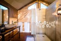 Umkumbe Bush Lodge - Luxury Tented Campにあるバスルーム