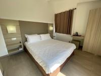 Hôtel L'Escale Coté Portにあるベッド