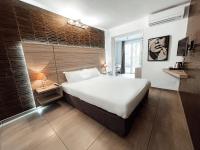 Hôtel L'Escale Coté Portにあるベッド