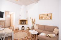 TV a/nebo společenská místnost v ubytování Whitelist Maisonette I and II in Mykonos Town