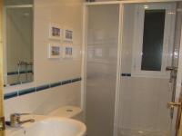 Koupelna v ubytování Vivienda en residencial con piscina