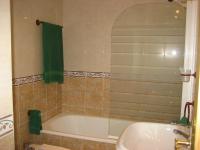 Koupelna v ubytování Vivienda en residencial con piscina