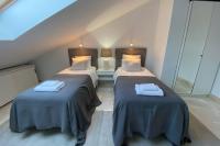 Łóżko lub łóżka w pokoju w obiekcie Penthouse with sea views in Marbella