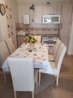 Kuchnia lub aneks kuchenny w obiekcie Katarina apartman