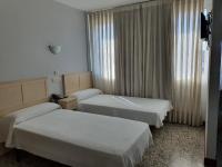A bed or beds in a room at Hotel Cogullada