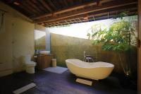 Taulan Villa by Social Hideout thumbnail 11