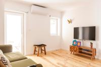 TV a/nebo společenská místnost v ubytování Lisbon Chillout Apartments