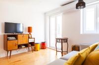 TV a/nebo společenská místnost v ubytování Lisbon Chillout Apartments