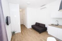Televízia a/alebo spoločenská miestnosť v ubytovaní Apartment in Vodice with terrace, air conditioning, WiFi, dishwasher, Pool 4932-4