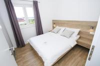 Posteľ alebo postele v izbe v ubytovaní Apartment in Vodice with terrace, air conditioning, WiFi, dishwasher, Pool 4932-4