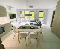 Kuchyňa alebo kuchynka v ubytovaní Lakeside Family & Studio Apartments
