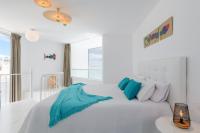 Łóżko lub łóżka w pokoju w obiekcie AquaBlanca Suite Chic Deluxe, en Punta Mujeres